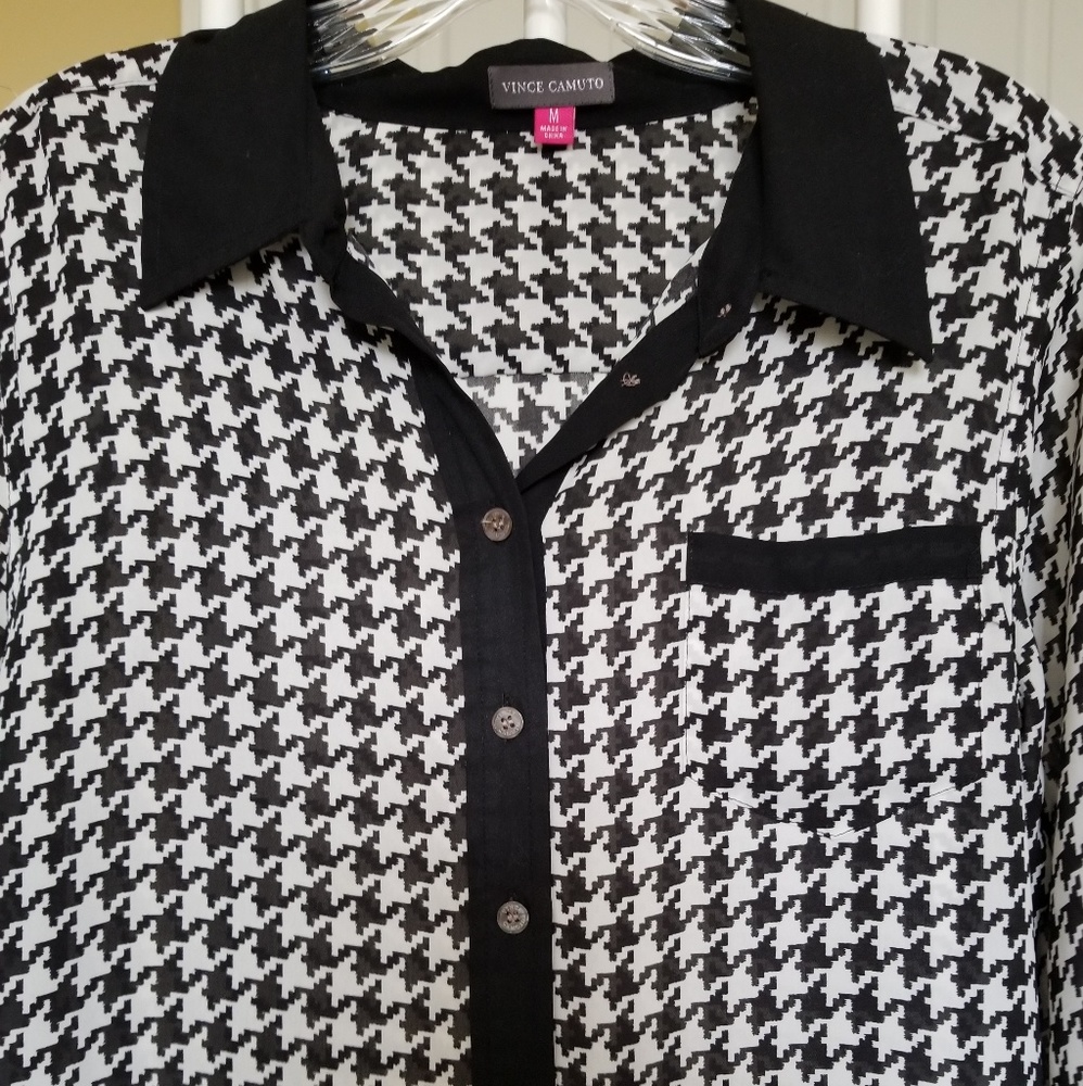 Vince Camuto beautiful button down blouse